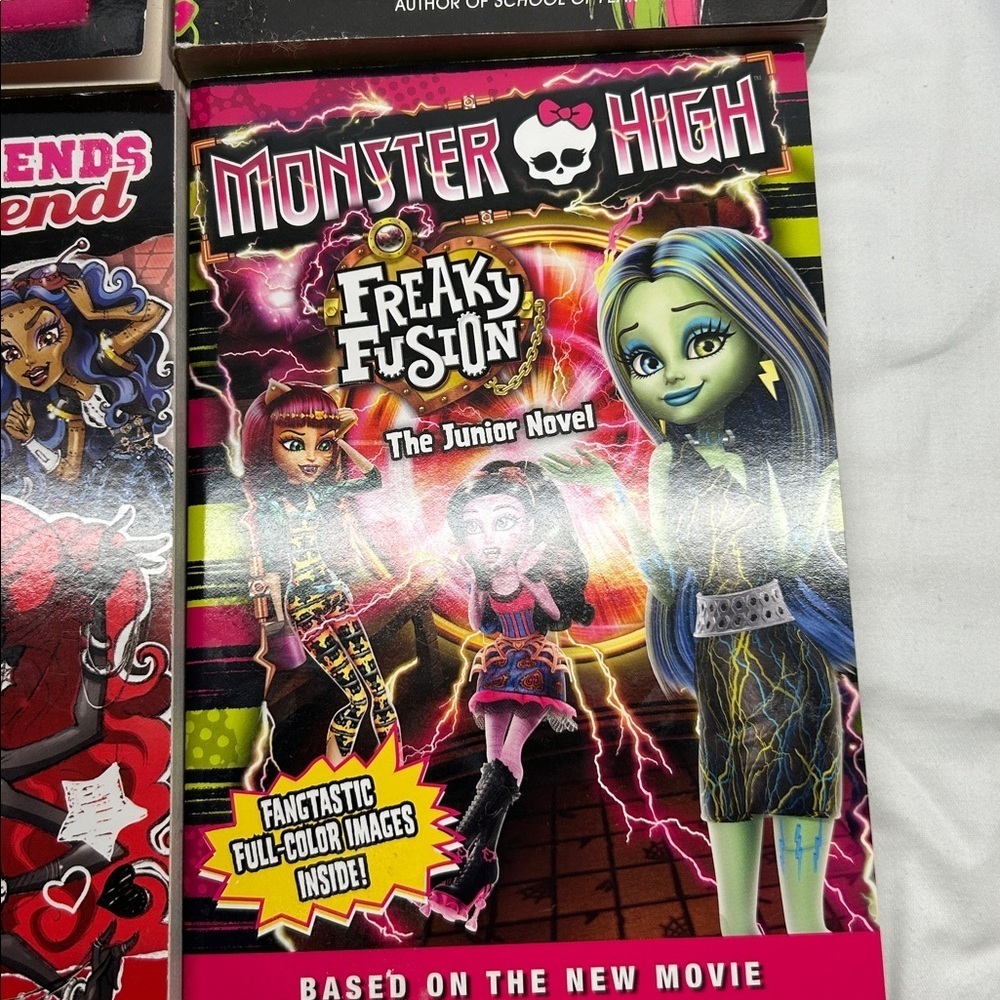 Monster High Book Bundle – 2 Hardcover + 4 Paperback Set collection - Picture 8 of 14